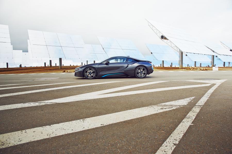  BMW i8 2014 года  (фото 50 из 180)